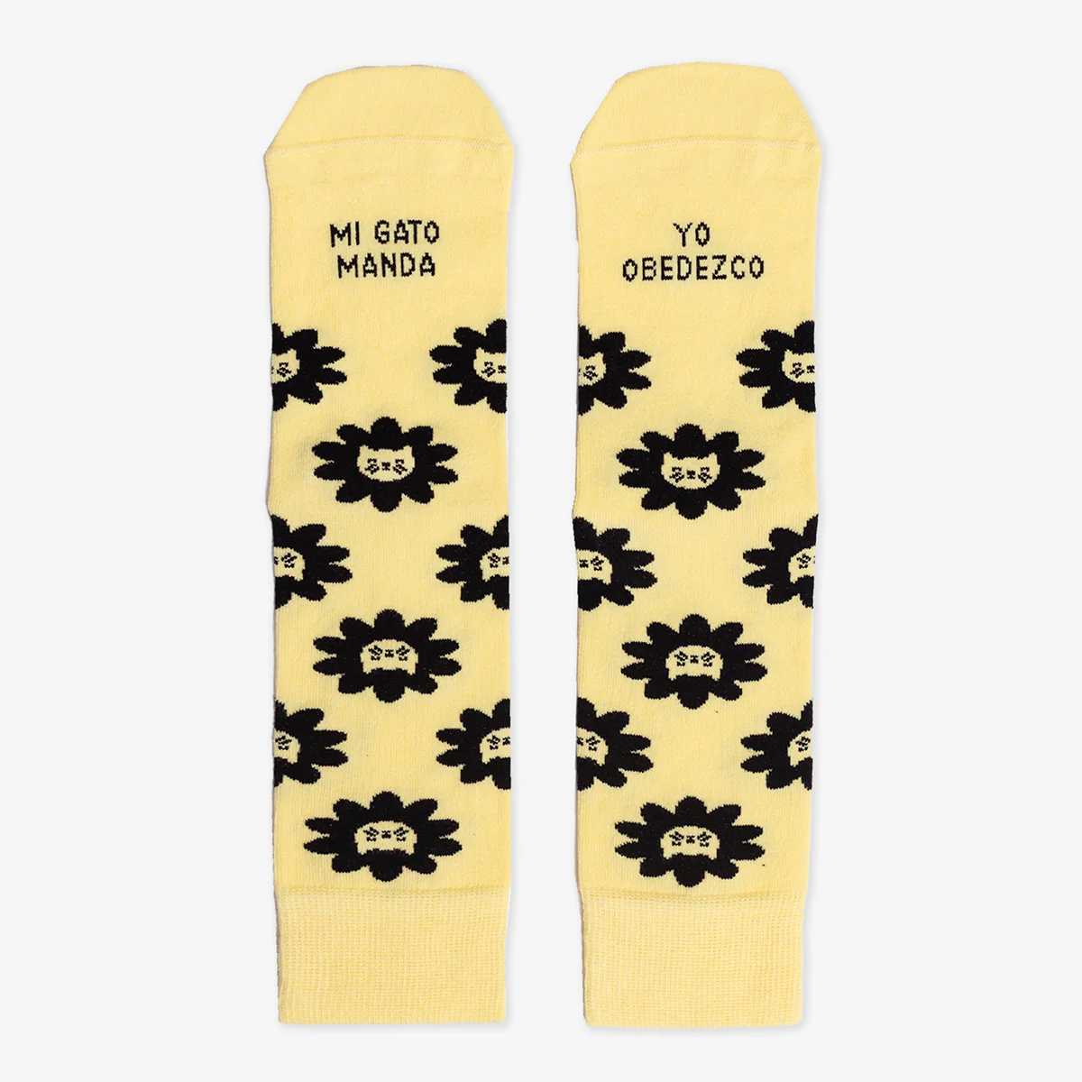 Calcetines "Mi gato manda, yo obedezco" WEAREUO