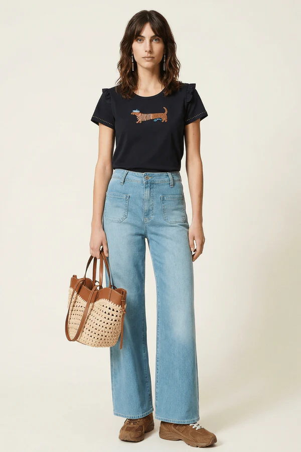 Camiseta negra con bordado perro salchicha en el delantero Lolitas&L